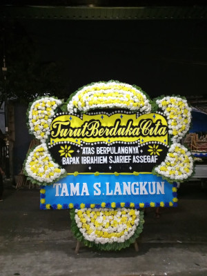Papan Bunga Duka di Junjung Sirih
